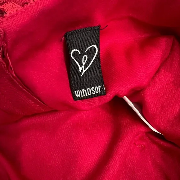 Elegant Red Sequin Dress - Picture 14 of 14